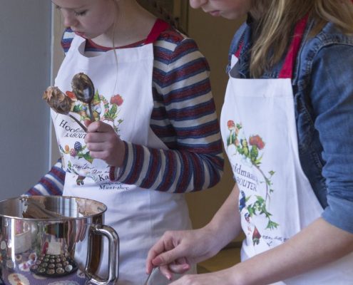 Kinderkookfeestjes, bakworkshops, luxe high tea, en persoonlijke taarten op bestelling in Waalwijk en omgeving.